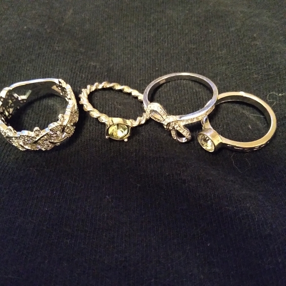 Jewelry - Set of 4 silvertone costume rings